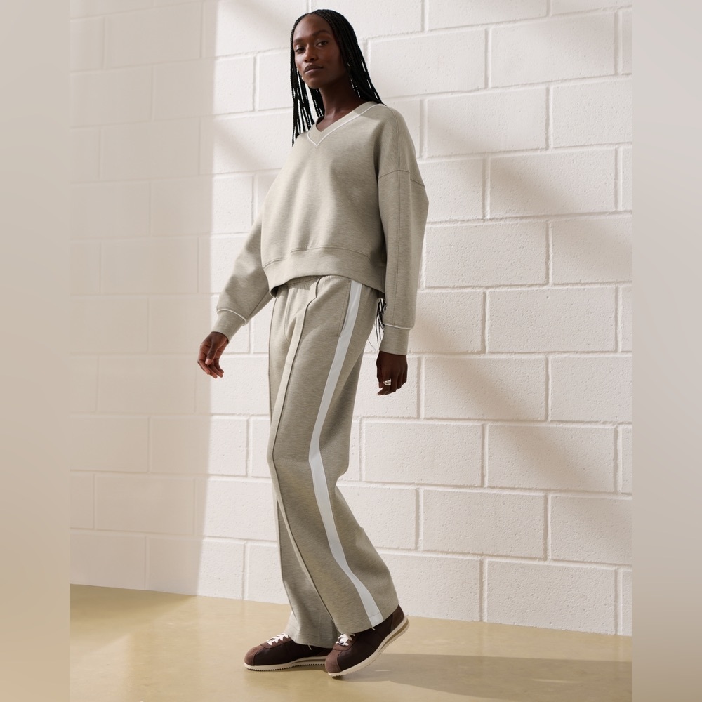 A&F YPB neoKNIT Set! V-Neck & Wide Leg Sweatpants - Light Brown Print
